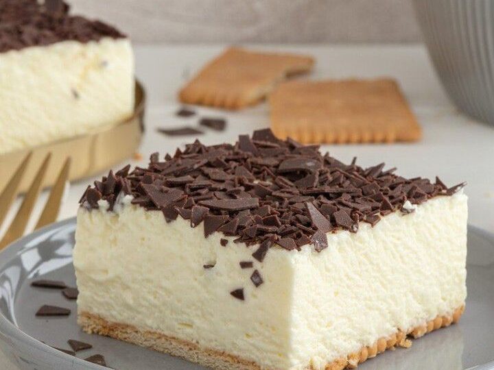 Deliciously Simple Foam Cake Delight: Effortlessly Light & Fluffy Treat