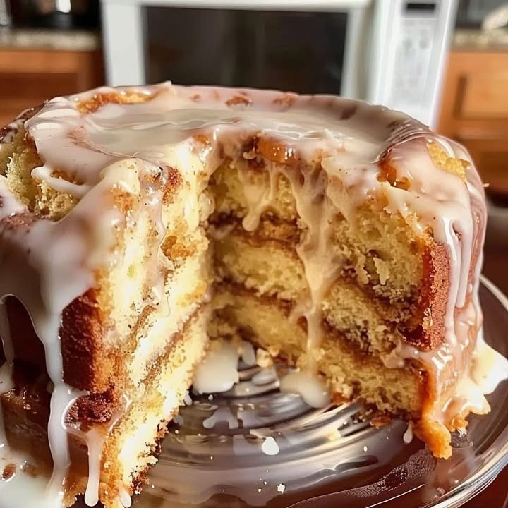 Satisfying Honey Bun Pound Cake
